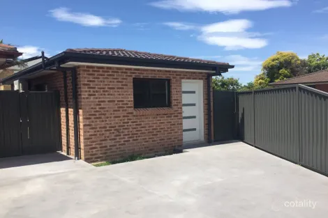 2 Flack Cl, Edensor Park, NSW 2176