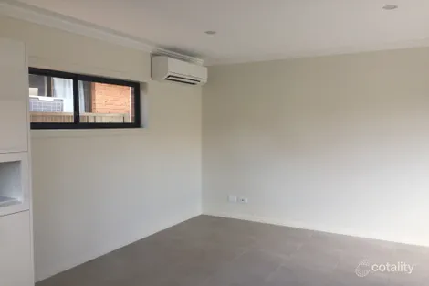 Property photo of 2 Flack Close Edensor Park NSW 2176