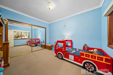 Property photo of 11 Drummer Hill Lane Mooroolbark VIC 3138