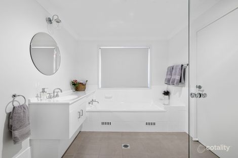 Property photo of 34 Cyclamen Place Macquarie Fields NSW 2564