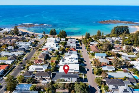 Property photo of 8 Binburra Avenue Toowoon Bay NSW 2261