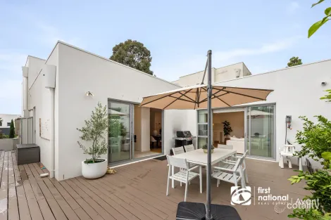Property photo of 10 Linnaker Place Kew VIC 3101