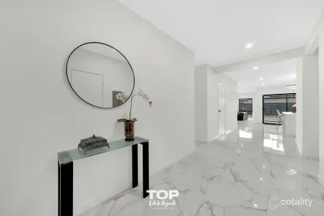 Property photo of 29 Athenaeum Avenue Clyde North VIC 3978