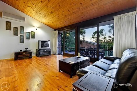 Property photo of 9 Warringah Crescent Eltham North VIC 3095