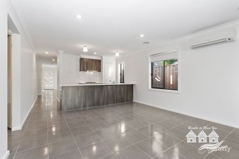 Property photo of 3 Nagle Crescent Cranbourne West VIC 3977