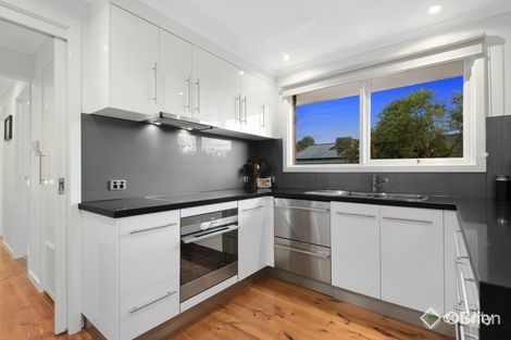 Property photo of 29 Sydney Parkinson Avenue Endeavour Hills VIC 3802