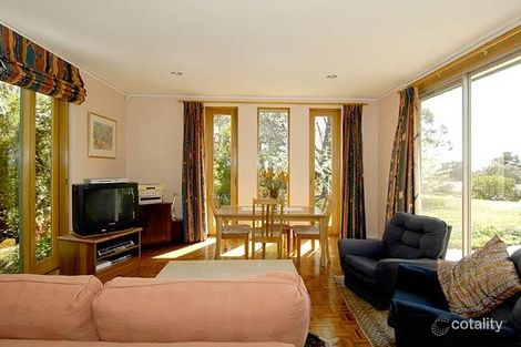 Property photo of 42 Wilsmore Crescent Chifley ACT 2606