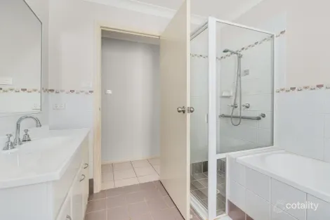Property photo of 6 Waratah Street Hill Top NSW 2575