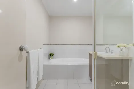 Property photo of 39 Amberlea Circuit Taylors Hill VIC 3037