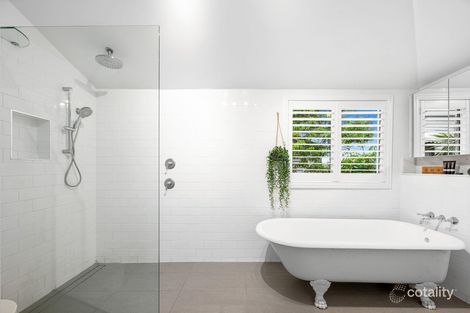 Property photo of 17 Mountjoy Terrace Wynnum QLD 4178