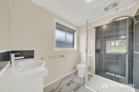 Property photo of 5 Kimbarra Drive Berwick VIC 3806