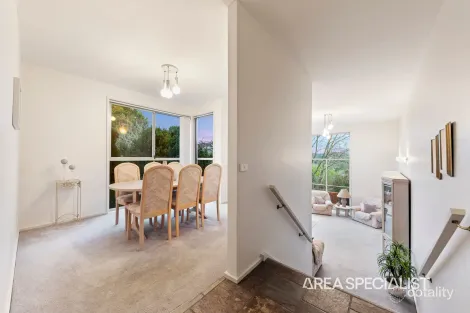 Property photo of 2 Sumner Court Berwick VIC 3806