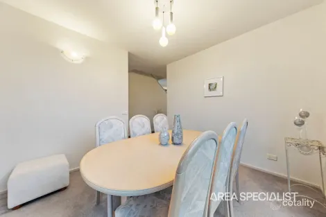 Property photo of 2 Sumner Court Berwick VIC 3806