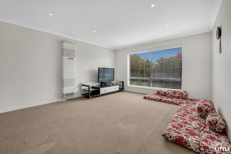Property photo of 11 Howard Place Deer Park VIC 3023