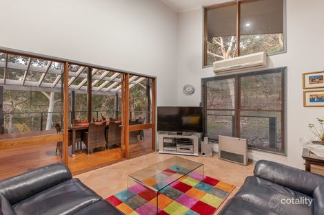 Property photo of 39 Yakaloo Crescent Forresters Beach NSW 2260
