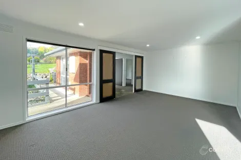 Property photo of 2 Clover Court Warragul VIC 3820