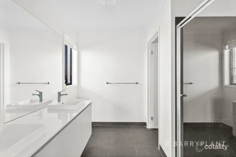 Property photo of 77 Willandra Circuit Warragul VIC 3820