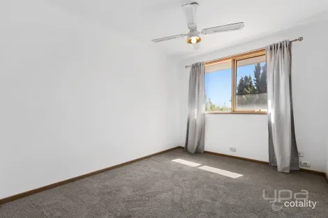 Property photo of 8 Dodemaide Place Brookfield VIC 3338