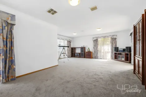 Property photo of 8 Dodemaide Place Brookfield VIC 3338