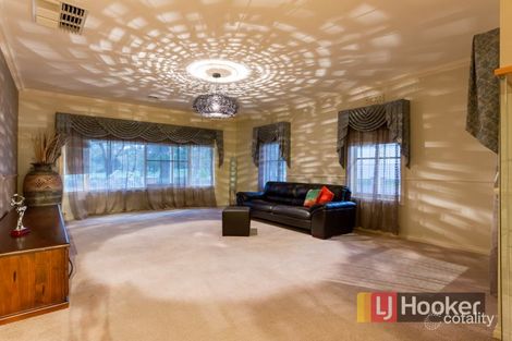 Property photo of 37 Sunningdale Crescent Cranbourne VIC 3977