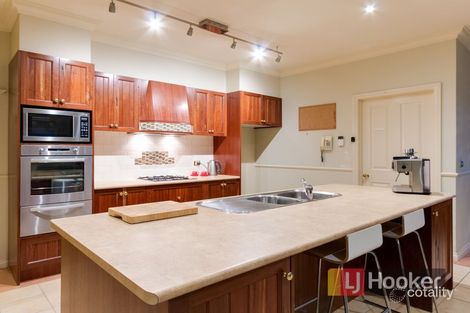 Property photo of 37 Sunningdale Crescent Cranbourne VIC 3977