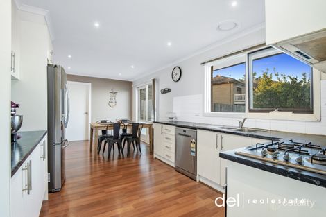 Property photo of 5 Goldsmith Close Endeavour Hills VIC 3802