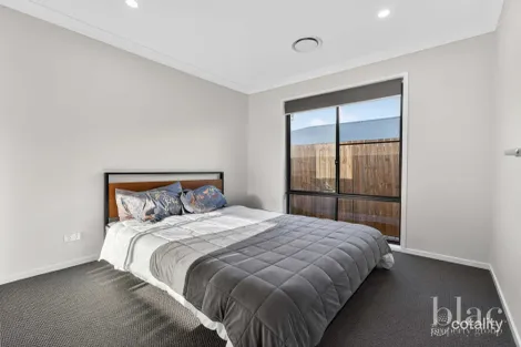 Property photo of 17 Cambridge Way Ripley QLD 4306