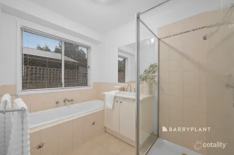 Property photo of 2 Nickell Court Drouin VIC 3818