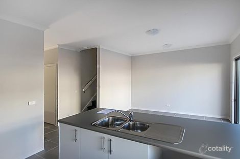 Property photo of 33 Onyx Crescent Officer VIC 3809