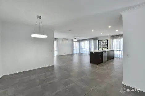 Property photo of 12 Cuming Place Sunbury VIC 3429