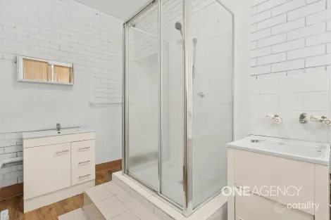 Property photo of 2/2 Bannister Street Dapto NSW 2530