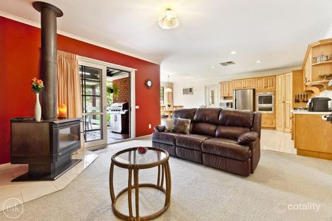 Property photo of 10 Booth Court Eltham VIC 3095