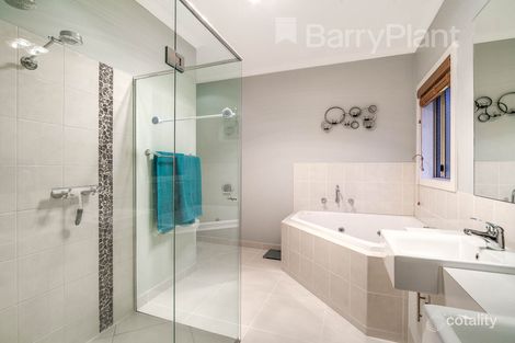 Property photo of 8 Mayfair Drive Drouin VIC 3818