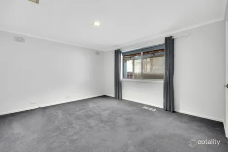 Property photo of 13 Hood Crescent Sunbury VIC 3429