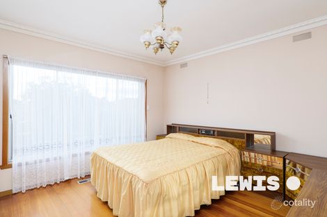 Property photo of 28 Mulhall Drive St Albans VIC 3021