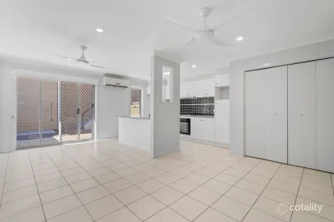 Property photo of 2/40 Beaumont Drive Pimpama QLD 4209