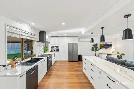 5 SPRINGFIELD PL, FOREST LAKE, QLD 4078