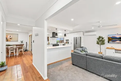 Property photo of 5 Springfield Place Forest Lake QLD 4078