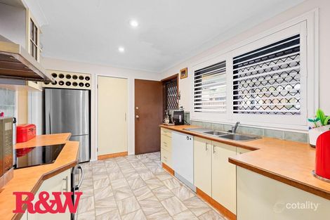 Property photo of 2 Paraka Place Bradbury NSW 2560