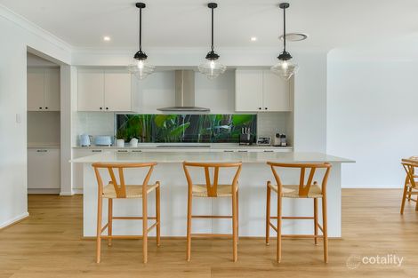Property photo of 19 Sovereign Place Bridgeman Downs QLD 4035