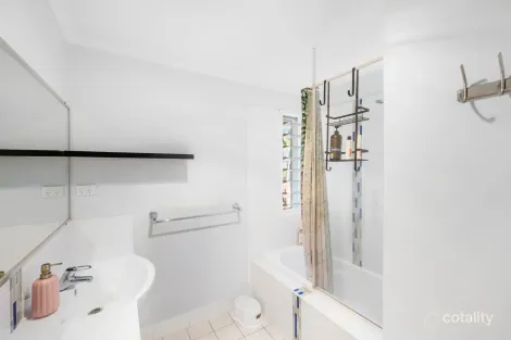 Property photo of 44 Oxley Drive South Gladstone QLD 4680