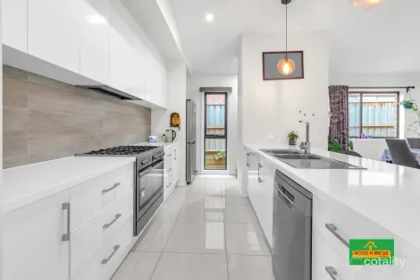 Property photo of 19 Bradman Drive Cranbourne West VIC 3977