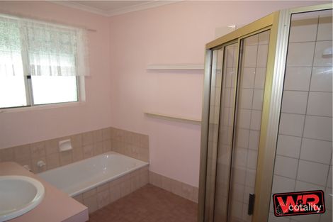 11 Andorra Rd, Orana, WA 6330