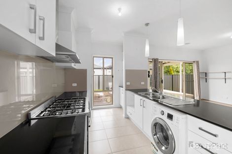 Property photo of 8 Paso Grove Clyde North VIC 3978