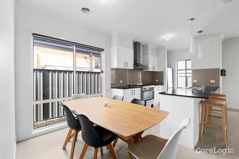 Property photo of 8 Paso Grove Clyde North VIC 3978