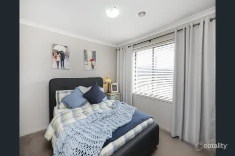 Property photo of 32 Harper Street Melton South VIC 3338