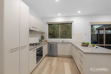 Property photo of 16 Ironbark Circuit Pakenham VIC 3810