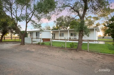 55 STEICKE RD, BEVERFORD, VIC 3590