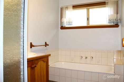 Property photo of 27 Walker Drive Drouin VIC 3818