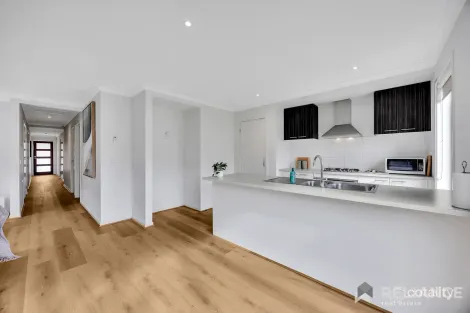 Property photo of 10 Komodo Drive Tarneit VIC 3029